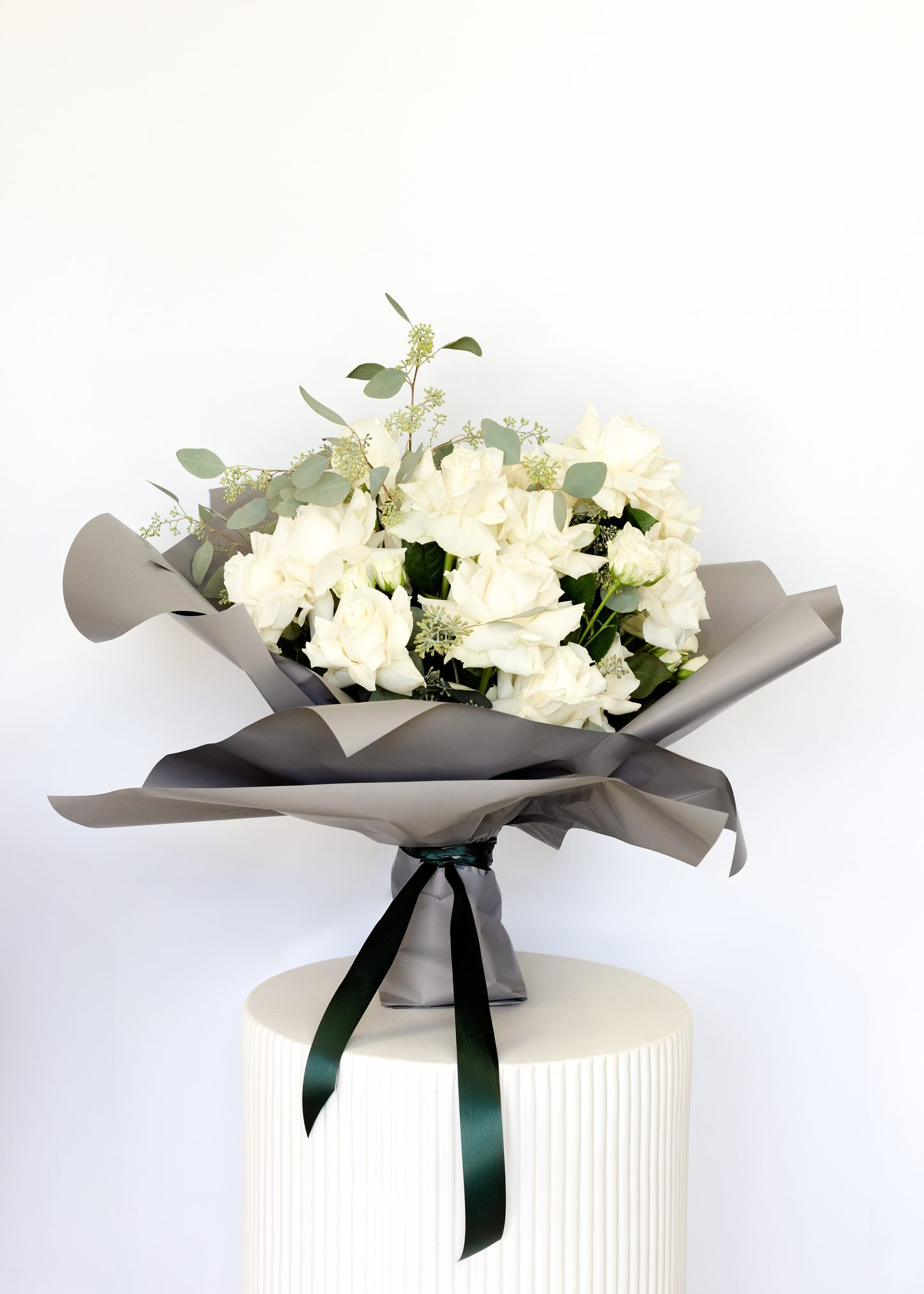 Roses En Masse in White